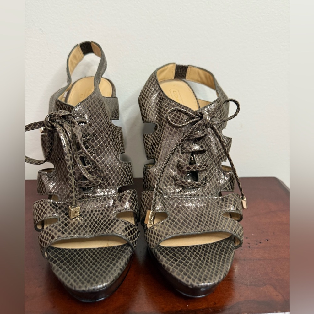COACH NWOT snakeskin print Stylish Women's Lace-Up heeled platform Sandals sz 9